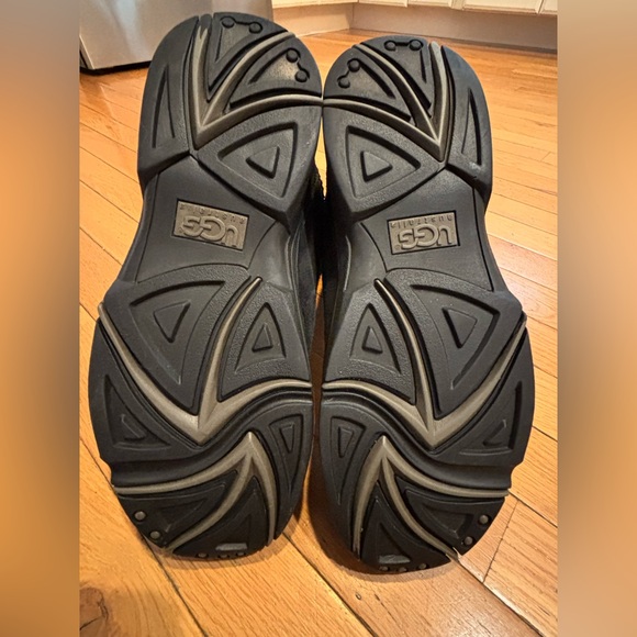 UGG Women's Ultimate Short Boots Black Size 10 - Picture 11 of 11